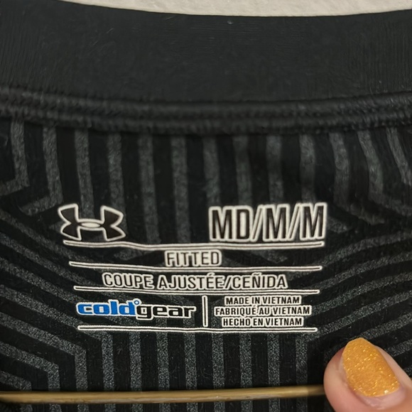 Under armor long sleeve shirt - Picture 2 of 3